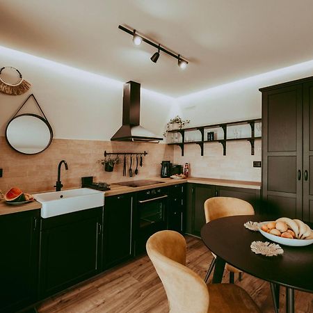 Ugo Apartman Halászi Εξωτερικό φωτογραφία