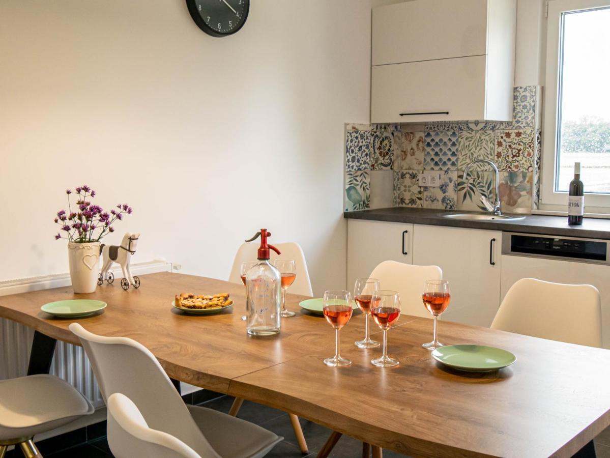 Ugo Apartman Halászi Εξωτερικό φωτογραφία