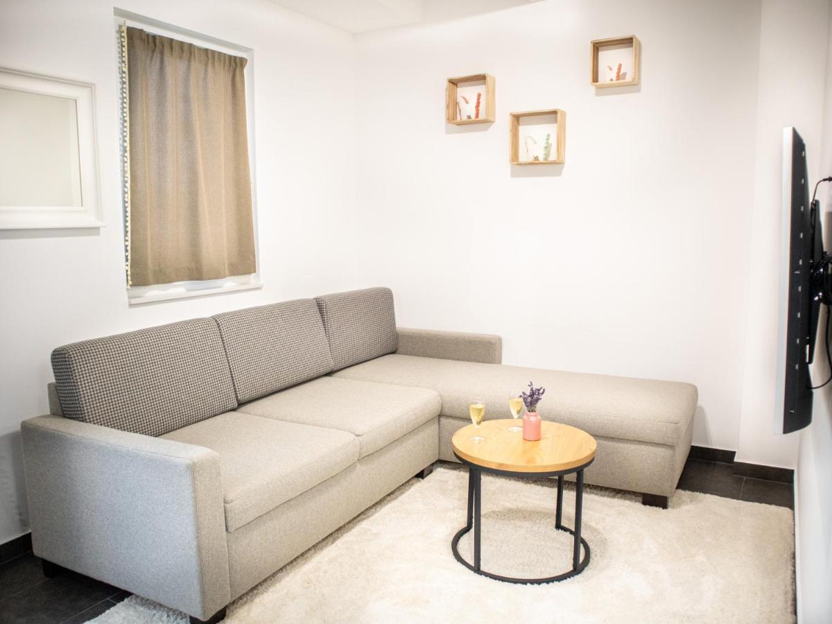 Ugo Apartman Halászi Εξωτερικό φωτογραφία