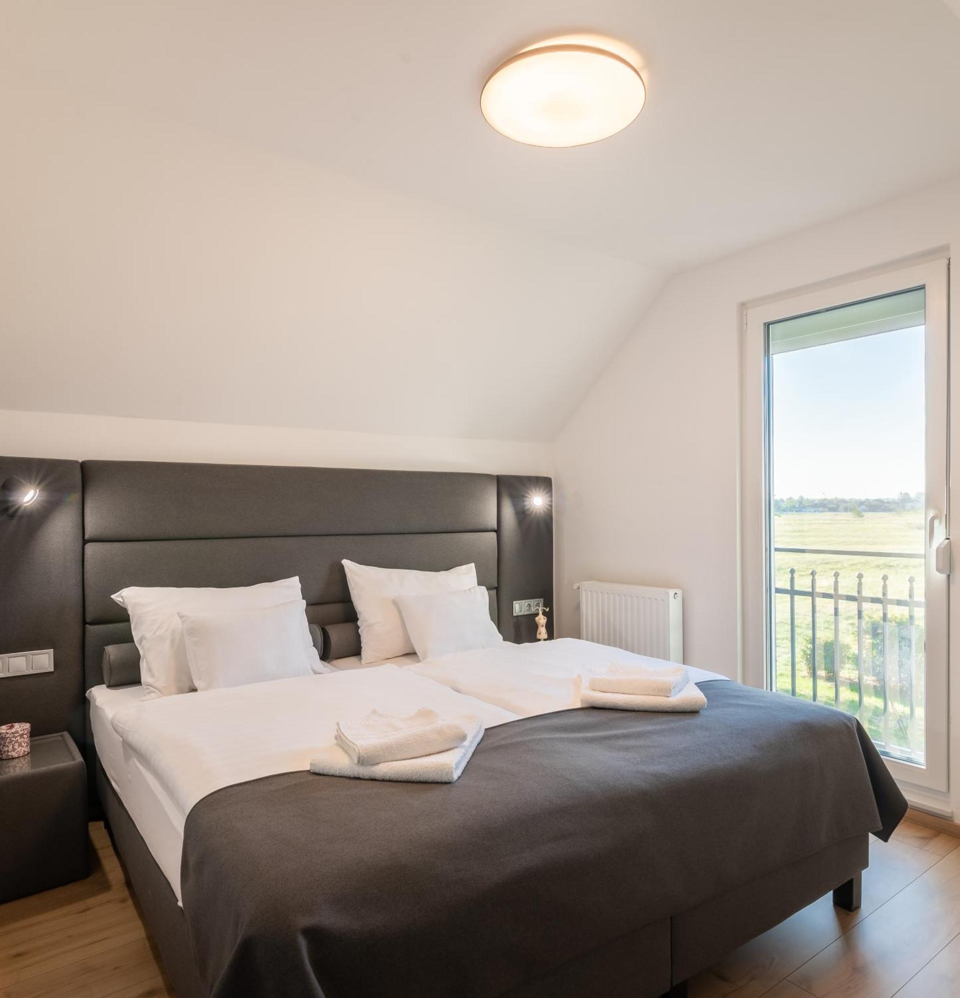 Ugo Apartman Halászi Εξωτερικό φωτογραφία